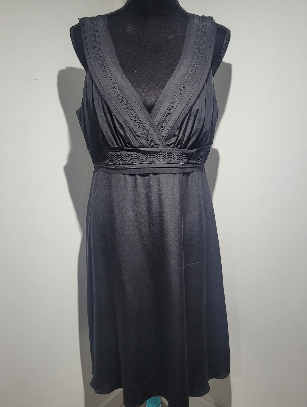 Sandra Angelozzi Women's 100% Silk Empire Waist V-Neck Sleeveless Black Dress 42